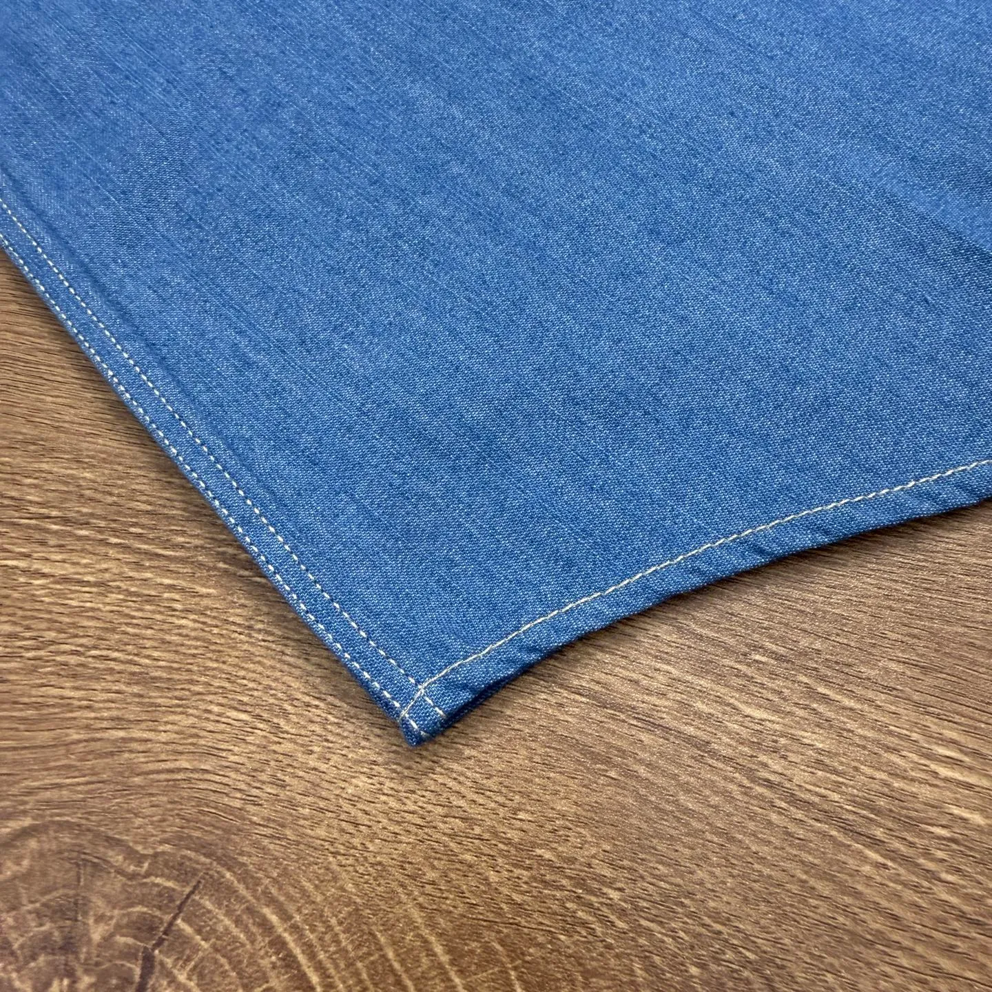P210 Style No. B24 Ralph Lauren/Ralph Lauren classic color small label couple style washed denim long-sleeved shirt 1️⃣Made of high-quality denim fabric, the upper body is soft and comfortable, extremely delicate, has a solid, smooth and soft hand feel. The fabric does not wrinkle, and the hand feel is invincible. The details are handled perfectly! 2️⃣Adopting the washing process, the workmanship details are perfectly controlled. They are all hemmed with vest technology, and the insides of the sleeves are also used. Different from the four-needle and five-thread workmanship, the collars are also all designed with interlining, showing high-end fashion and individuality, and the style is fashionable, simple and elegant! 3️⃣It is very youthful and energetic, and can be easily worn by both men and women. It is very in line with the fashion aesthetic concepts of today's young people! Color: light blue Sizes: S, M, L, XL